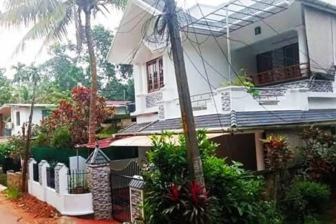 House for Sale in Ettumanoor, Peroor (Near Manarcad Bypass)