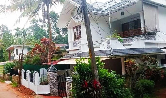 House for Sale in Ettumanoor, Peroor (Near Manarcad Bypass)
