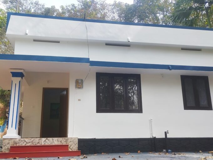 7.5 Cent Land with 2BHK House for Sale in Kothanalloor